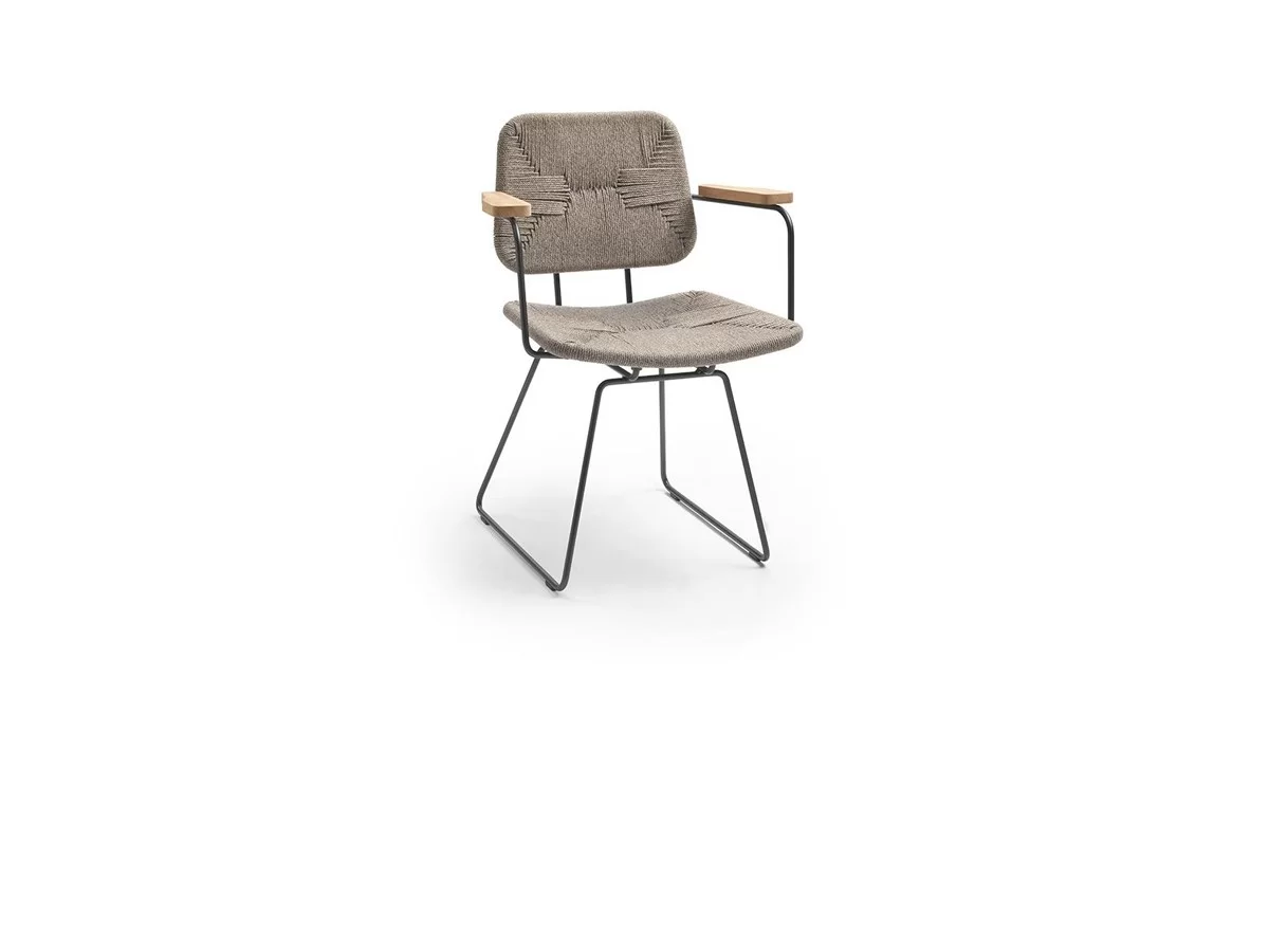 Le petit fauteuil d'extérieur Echoes de Flexform