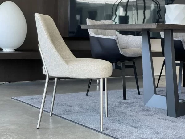 Una silueta clásica para la silla Joyce de Flexform