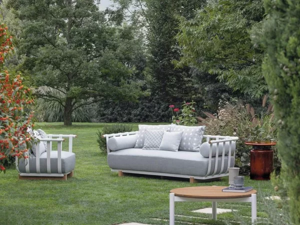 The Portofino sofa in white aluminum