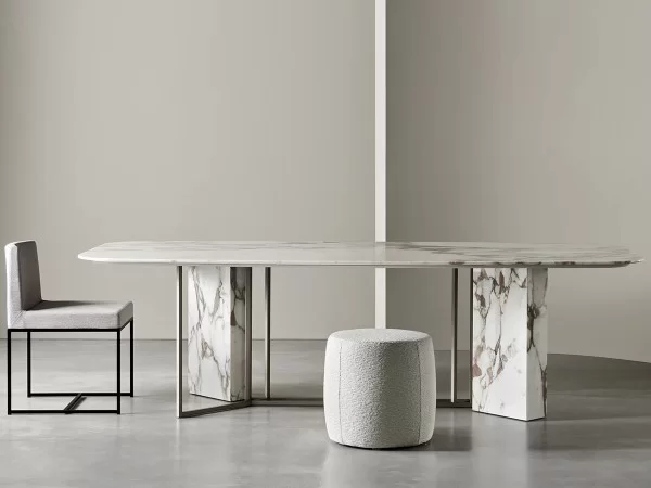 La mesa Plinto de Meridiani - diseño de Andrea Parisio