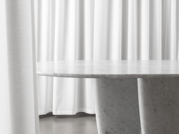 Details of the Camma table by Ligne Roset